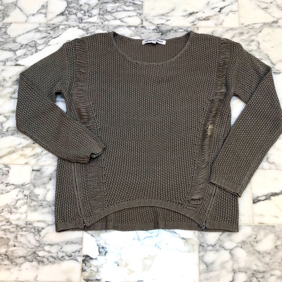 NWOT Cupcakes and Cashmere grey sweater - Picture 1 of 3